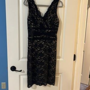 Ronni Nicole Evenings cocktail dress Black lace double v-neck Size 6